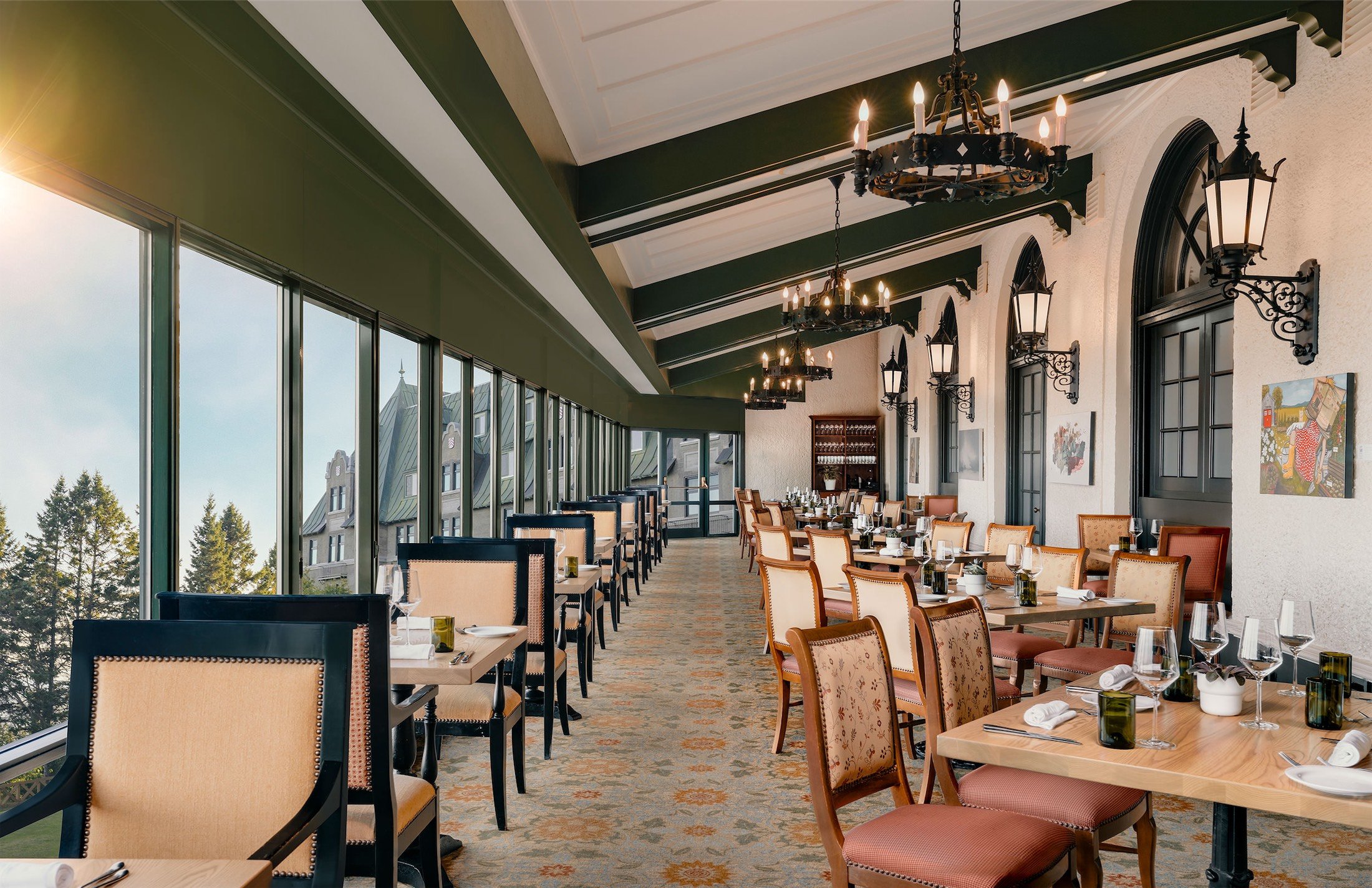 dining area at le saint laurant