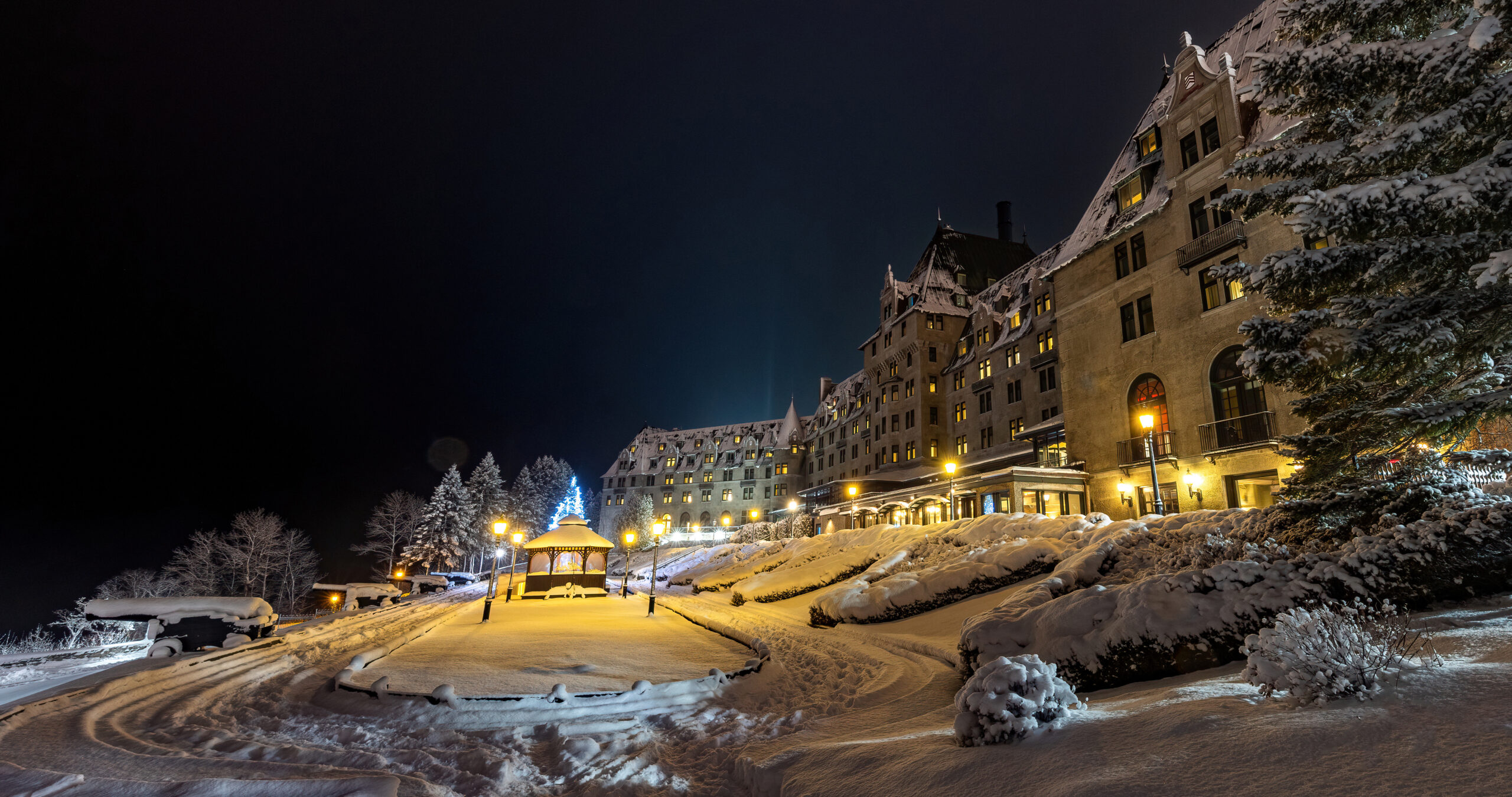 exterior shot of richelieu in the winter at night