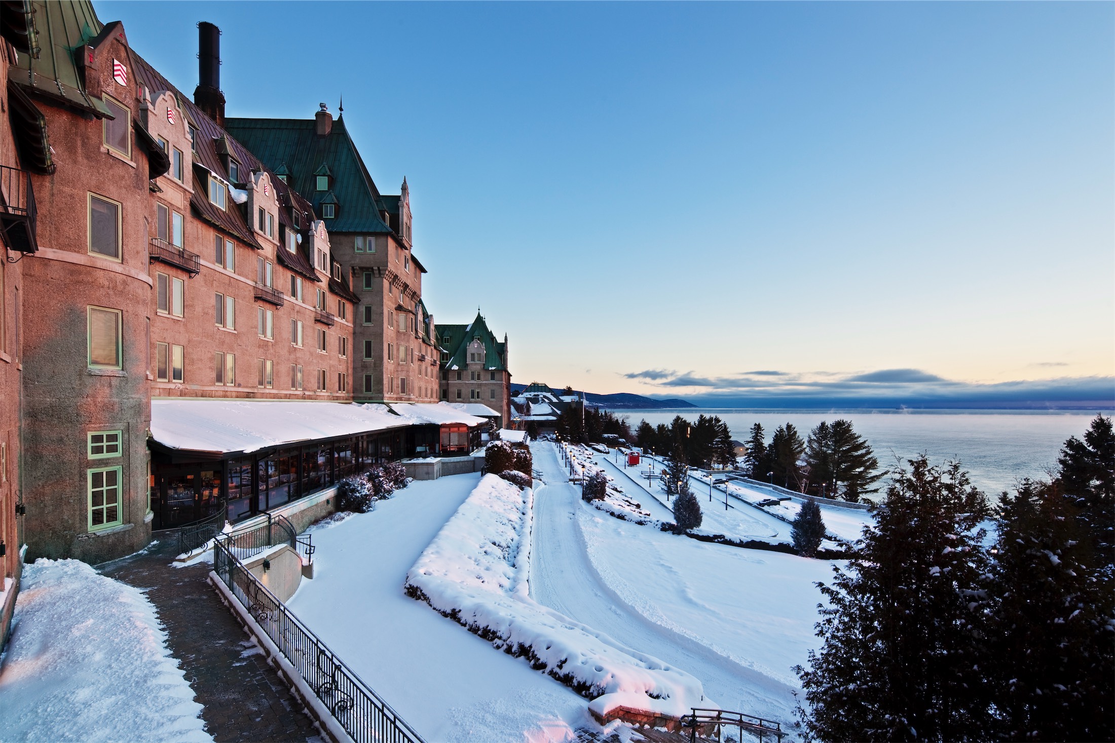 exterior shot of manoir richelieu in winter